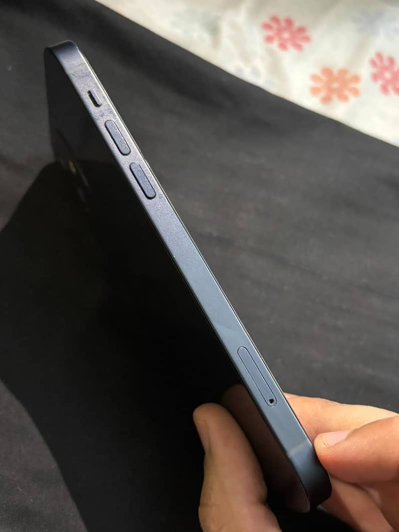 Apple iPhone 12 4
