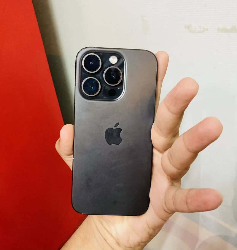 Apple iPhone 15 Pro 0