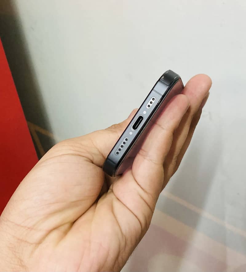 Apple iPhone 15 Pro 3