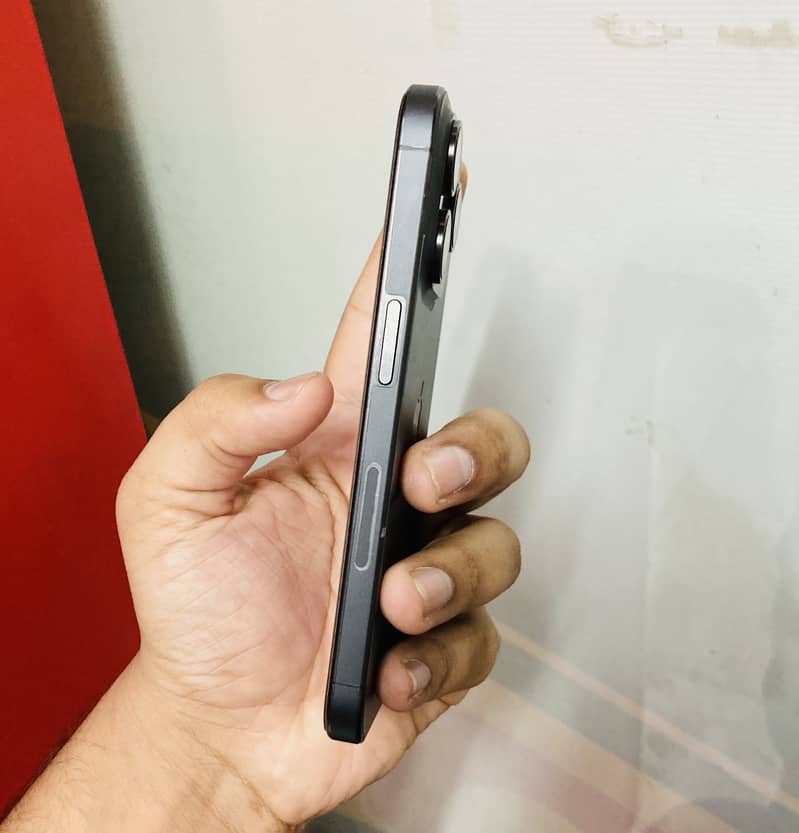 Apple iPhone 15 Pro 4