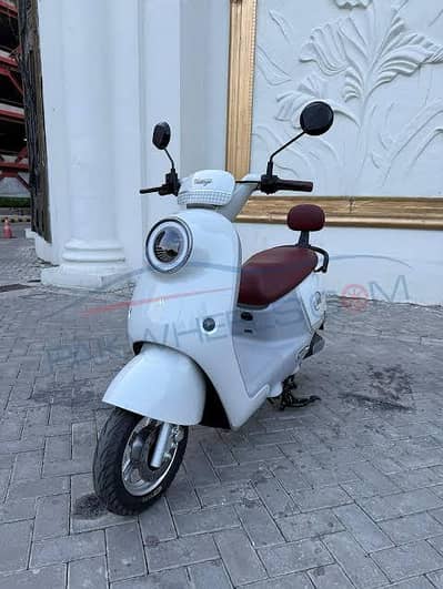 RAMZA AIMA scooties available contact at 0300 4142432