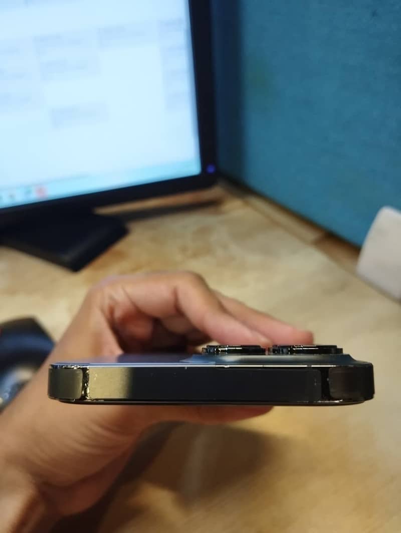 Apple iPhone 13 Pro 4