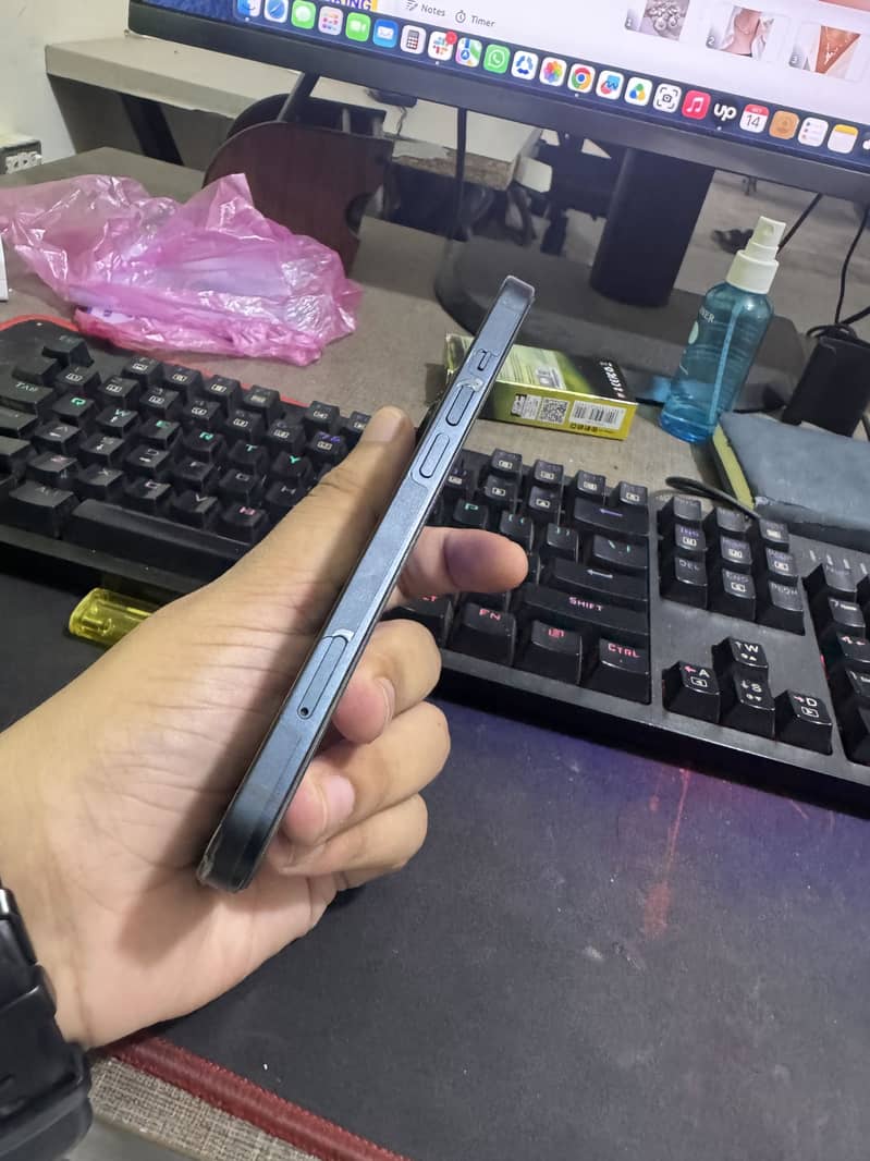 Apple iPhone 13 1