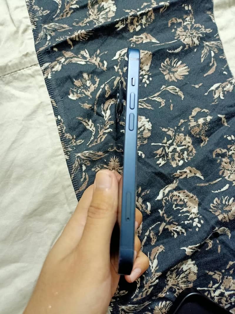 Apple iPhone 13 4