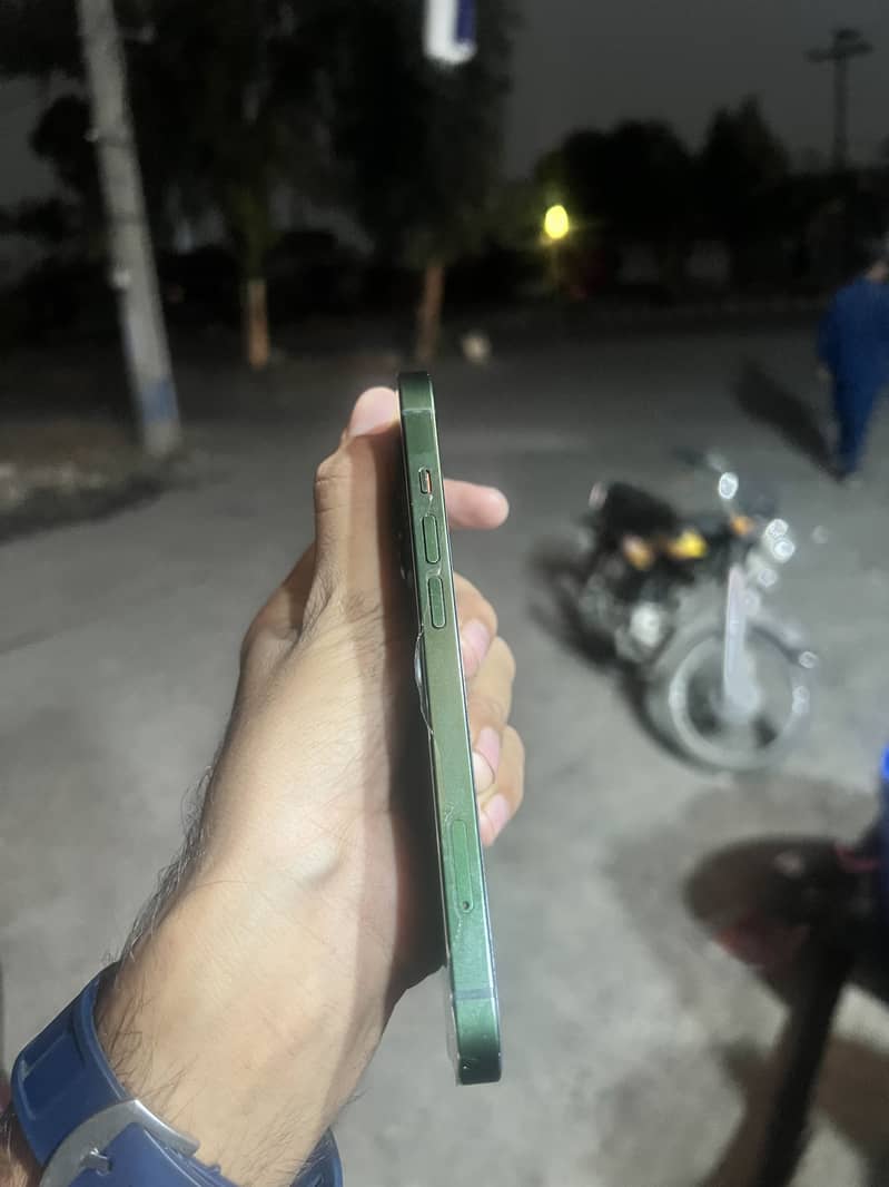 Apple iPhone 13 1