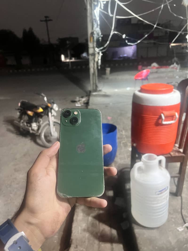 Apple iPhone 13 4