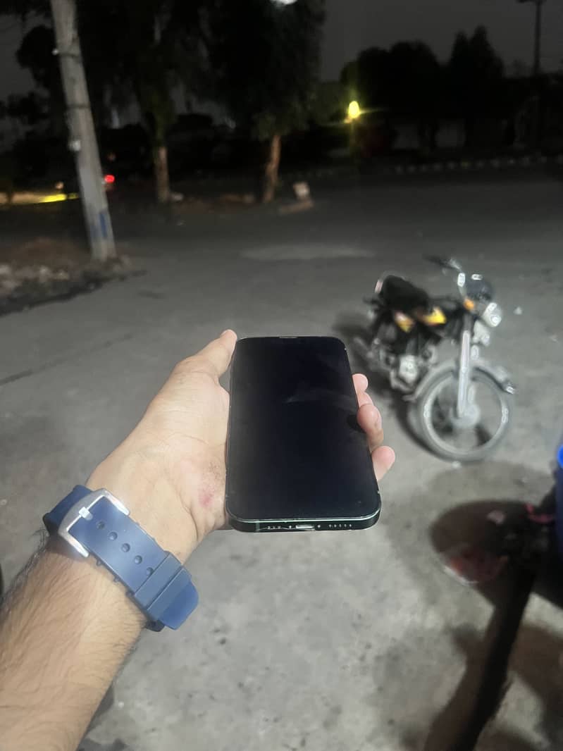 Apple iPhone 13 5