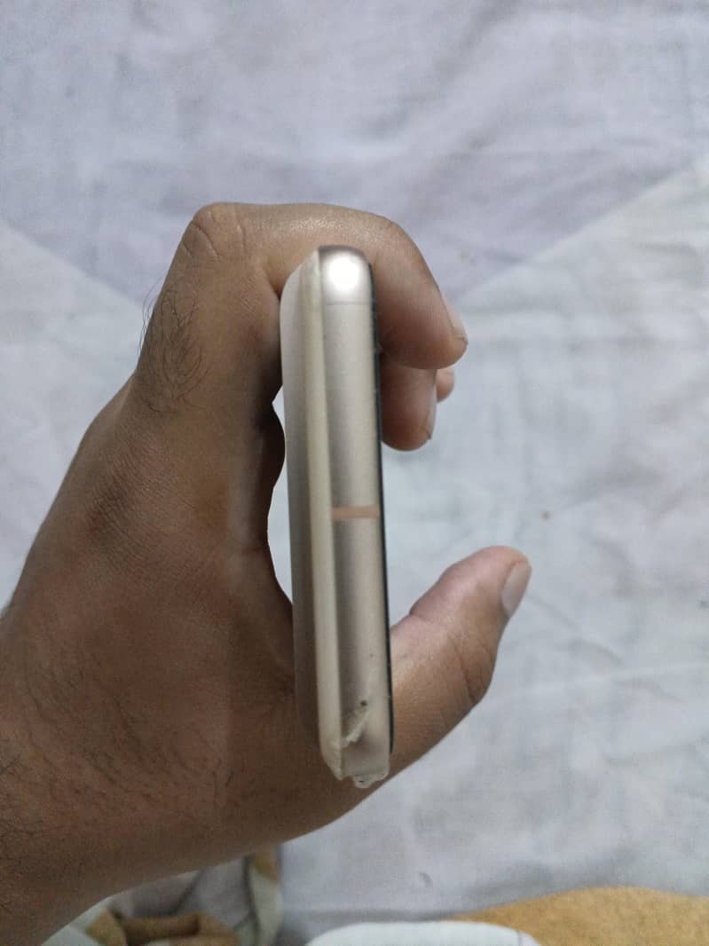 Google Pixel 8 4