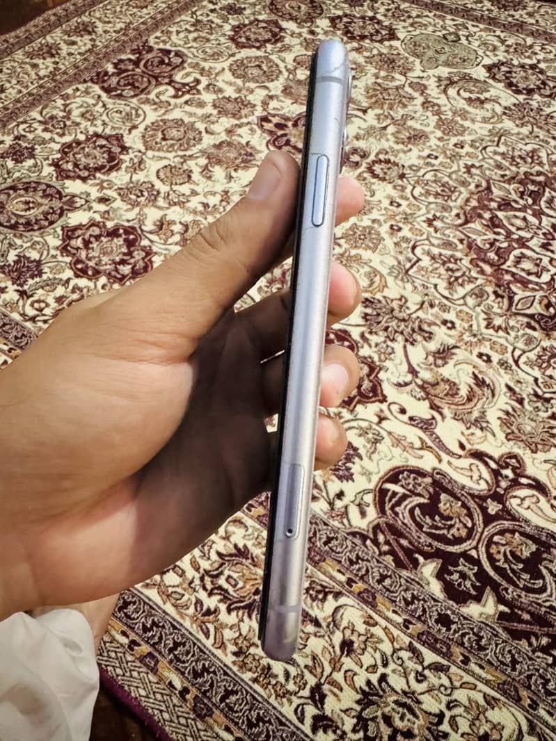 Apple iPhone 11 3