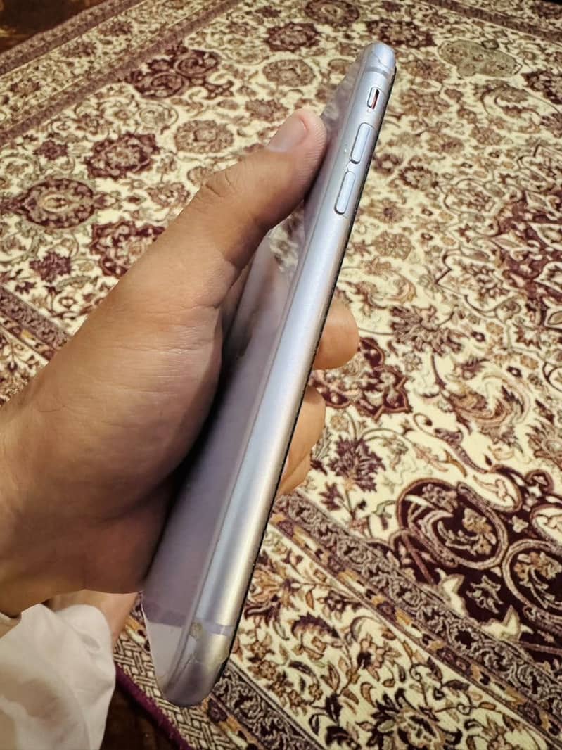 Apple iPhone 11 4