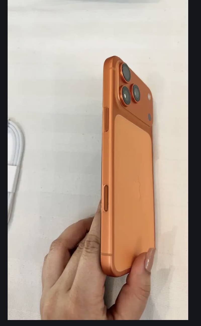 Apple iPhone 17 Pro Max 0
