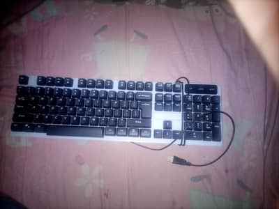 RGB keyboard for gaming (urgent sell)(kami pashi ho sakti ha)