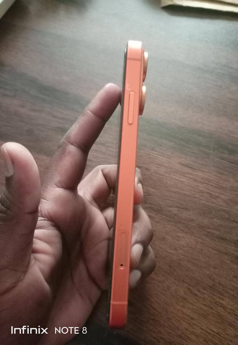 Apple iPhone XR 4