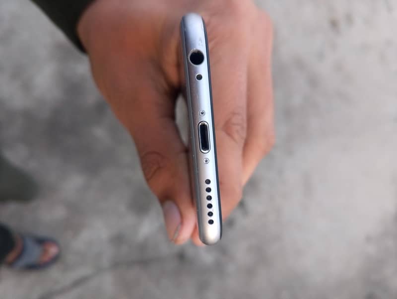 Apple iPhone 6S 3