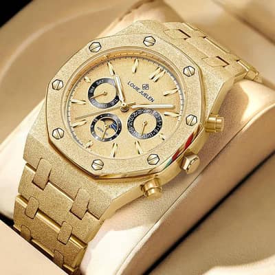 Luxury Golden Analogue Watch ⌚