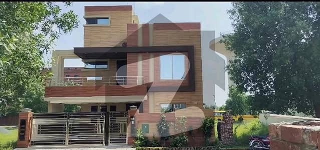 Vip 10 Marla Luxury Furnished House Available For Rent In Bahria Town Lahore