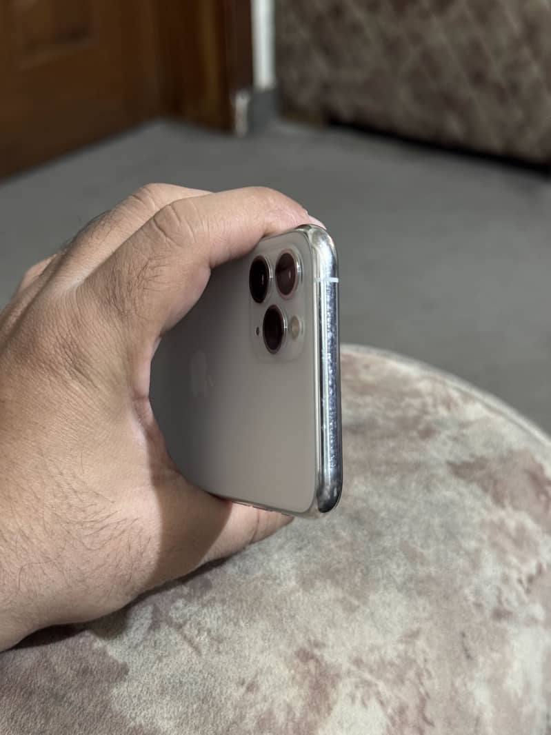 Apple iPhone 11 Pro 1