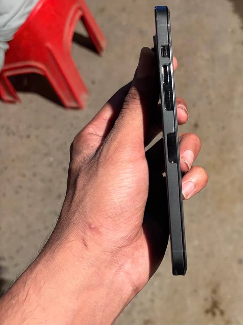 Apple iPhone 14 Pro Max 1