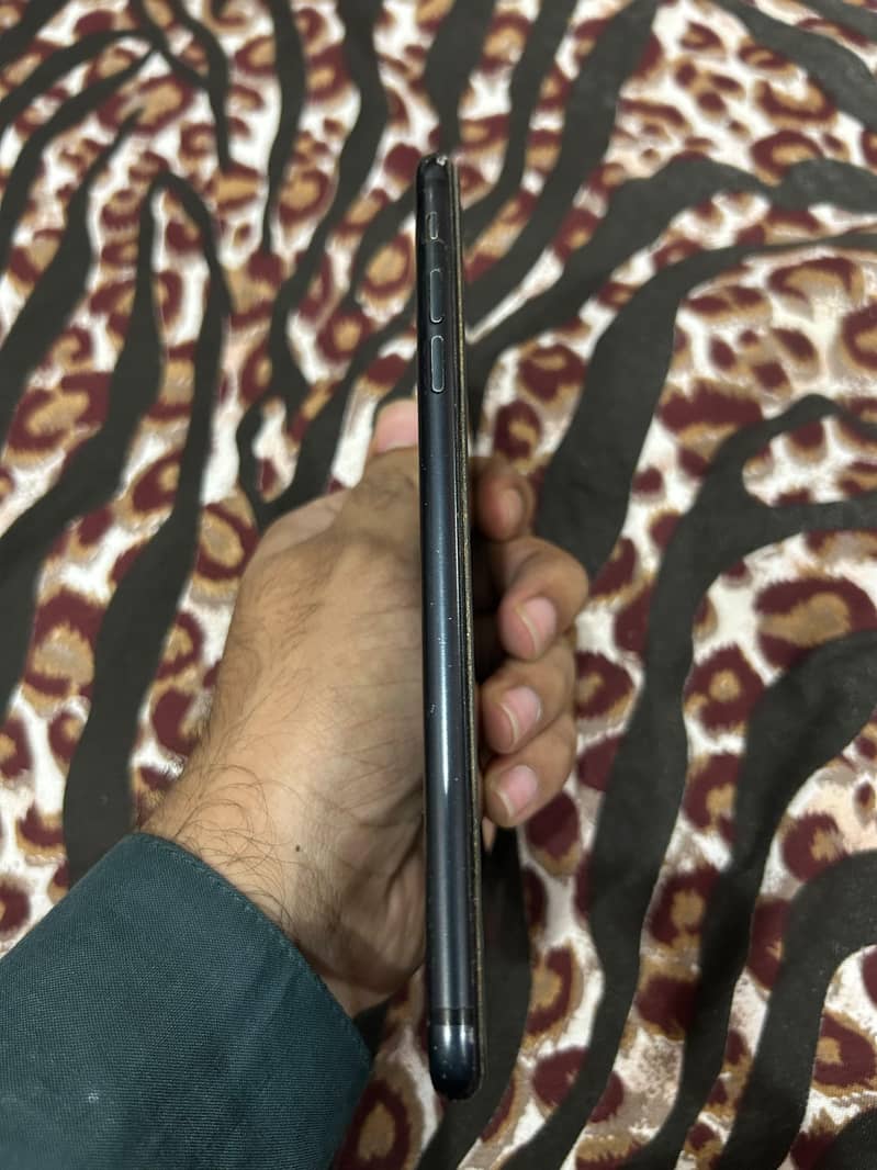 Apple iPhone 7 Plus 2