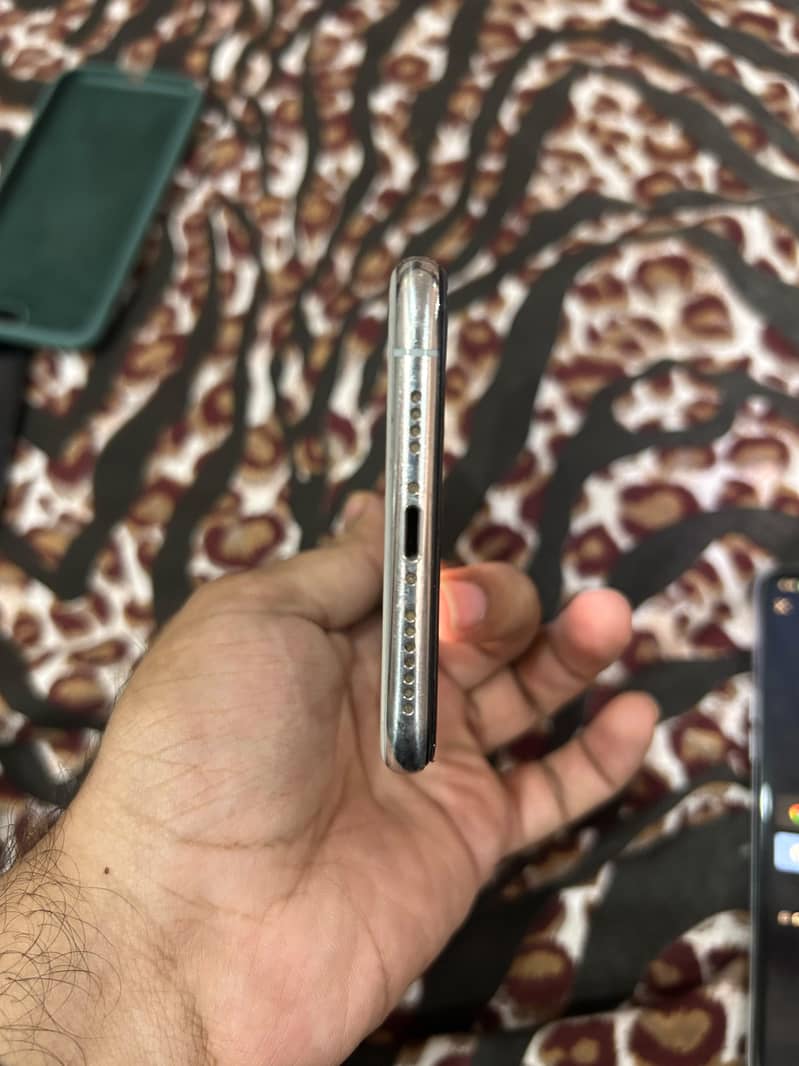 Apple iPhone XS Max 2