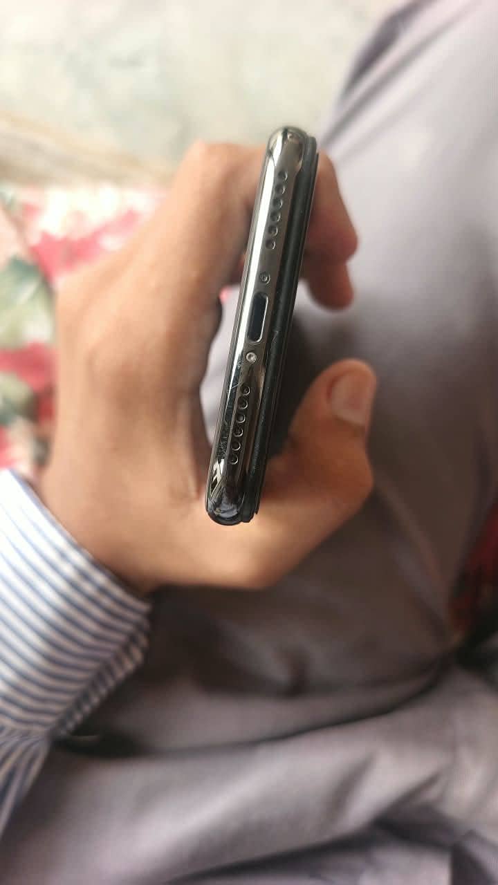 Apple iPhone X 3