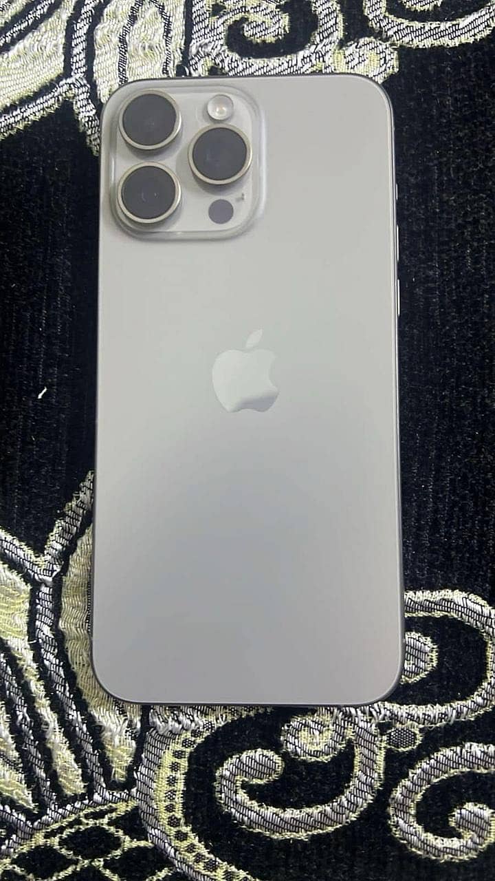 Apple iPhone 16 Pro Max 5