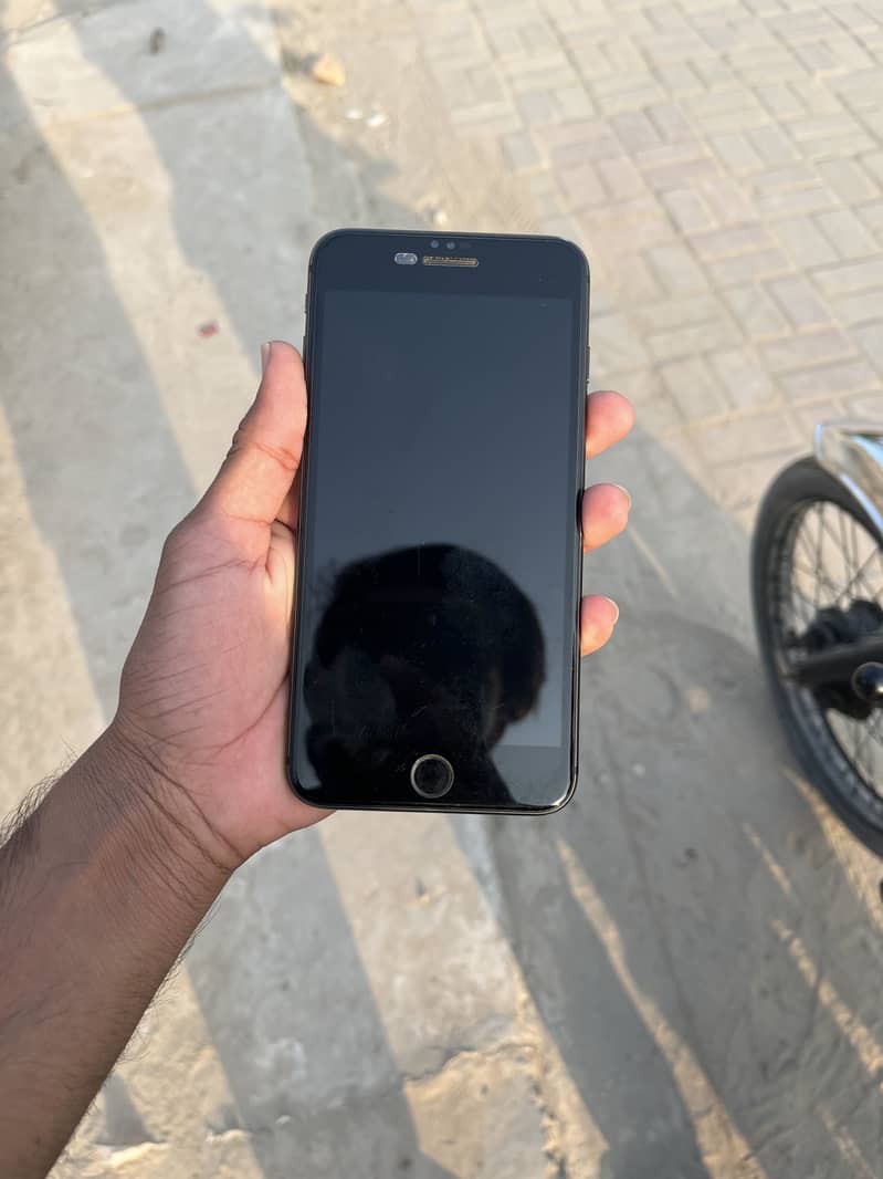 Apple iPhone 8 Plus 1