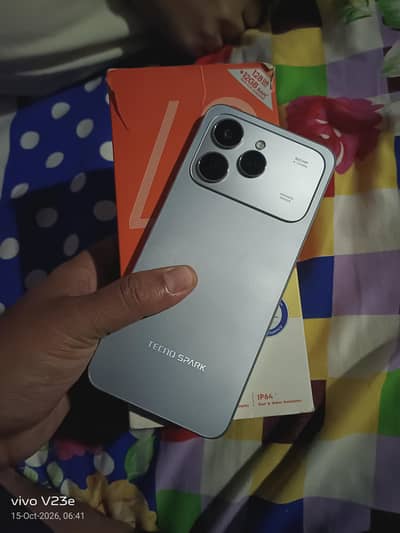 Tecno spark 40 6 128  10/10 only box with wronty