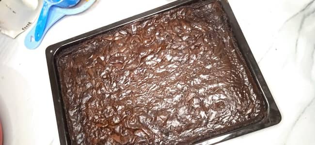 6 pieces fresh baked fudge brownies