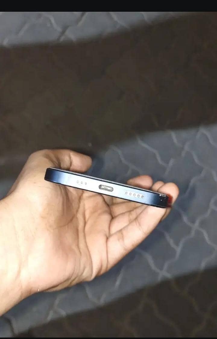 Apple iPhone 12 1