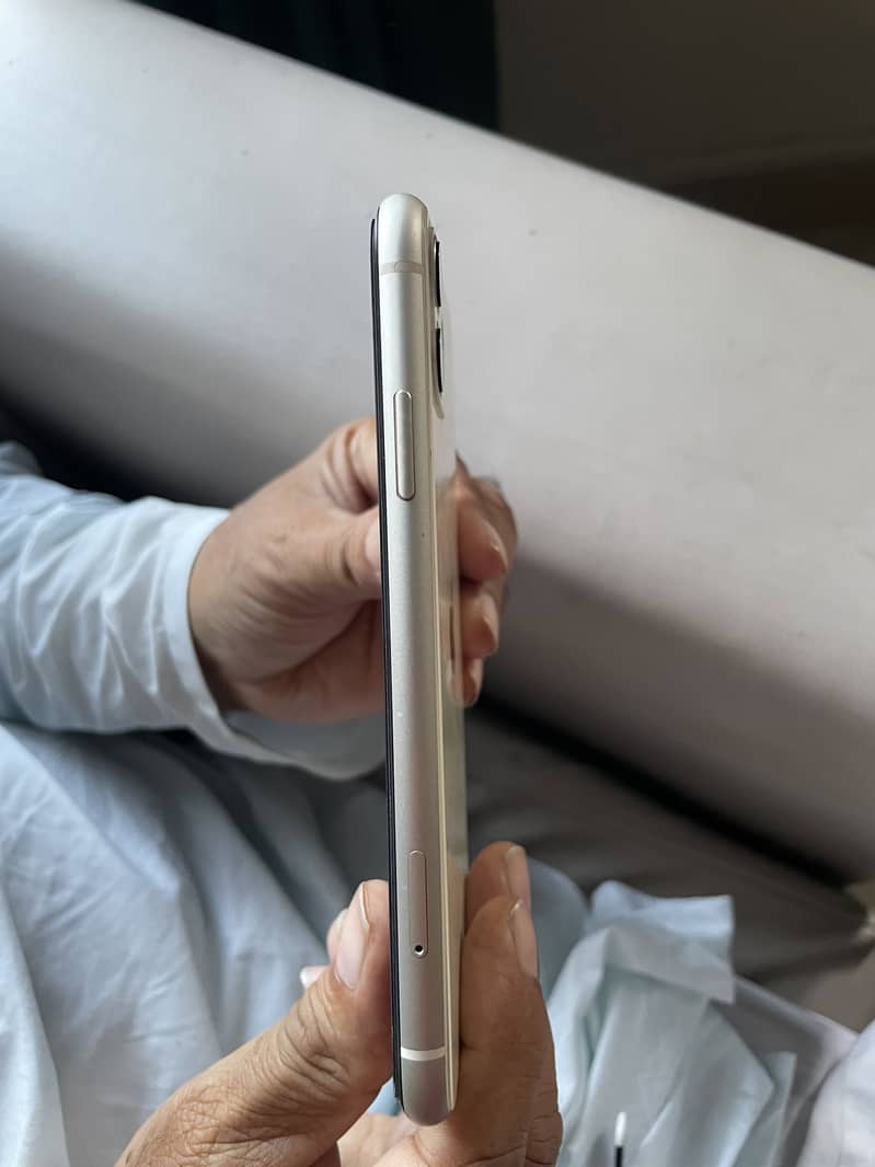 Apple iPhone 11 3