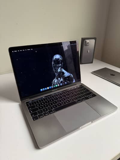 Macbook pro touchbar 2018 8/256