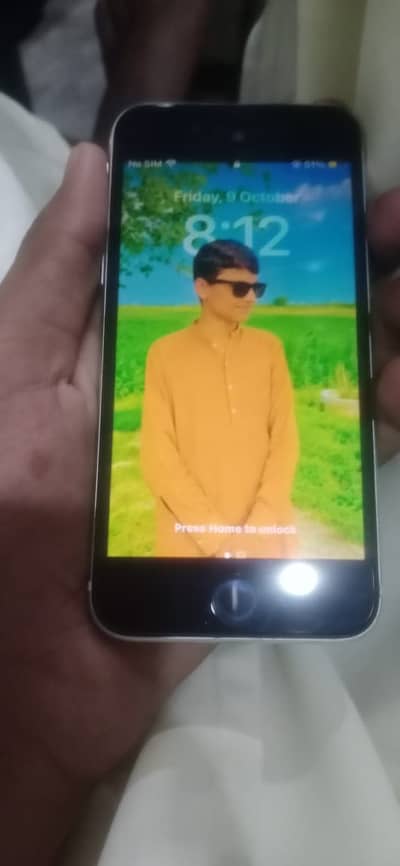 Apple iPhone SE