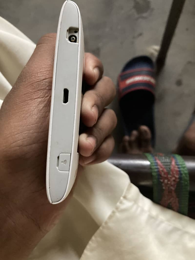 Apple iPhone SE 10