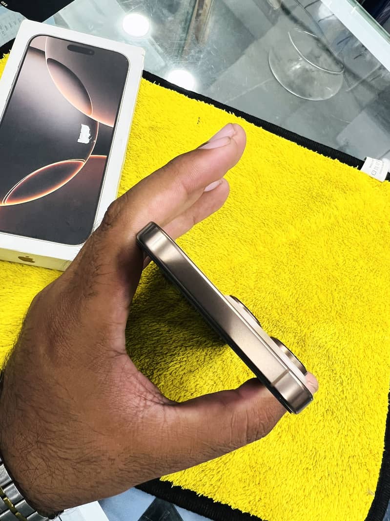 iPhone 16 Pro Max 3