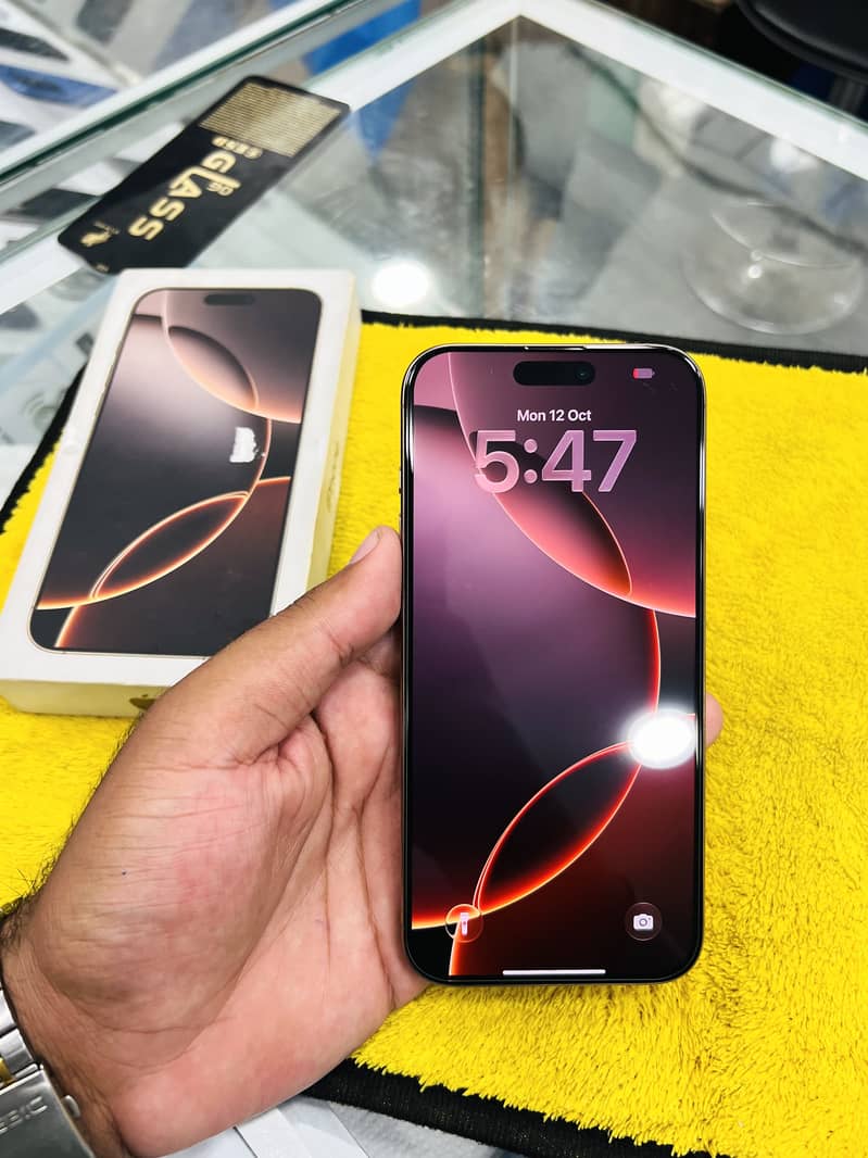 iPhone 16 Pro Max 4
