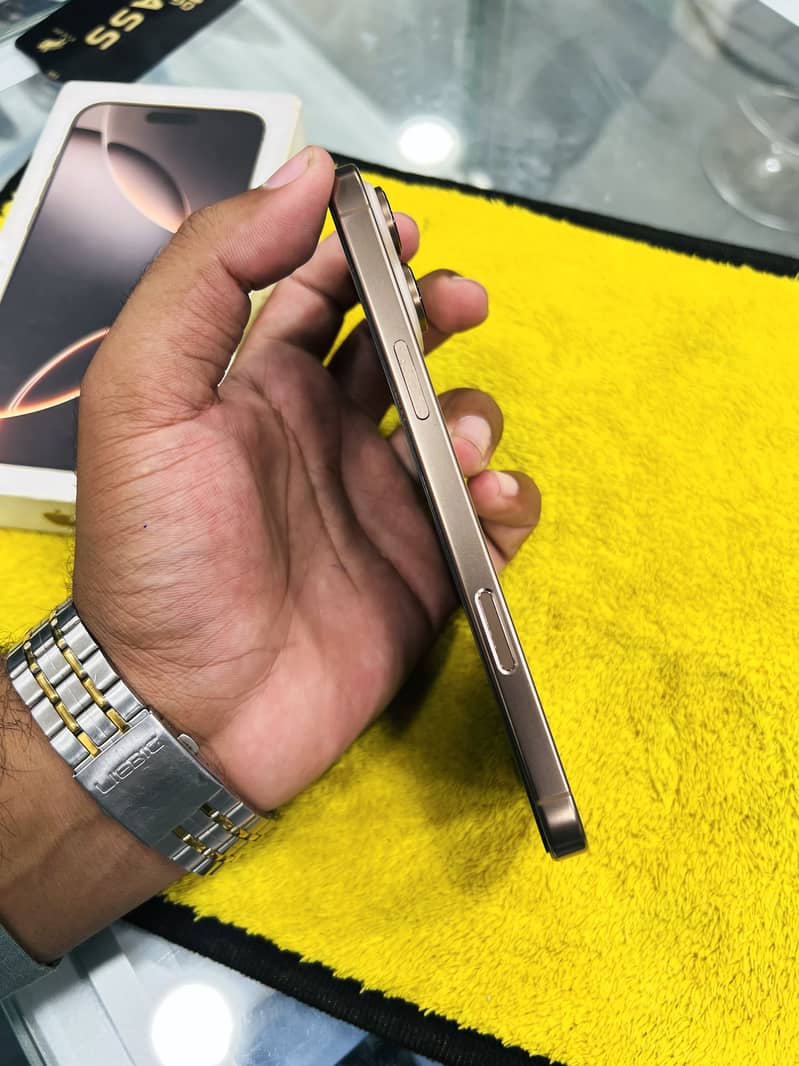 iPhone 16 Pro Max 5