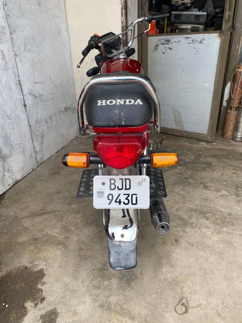 Hond cd 70 2
