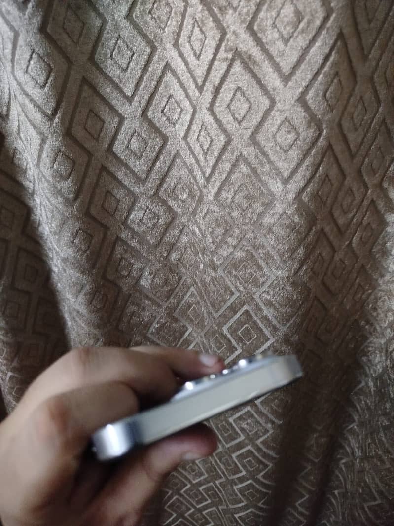 Apple iPhone 14 Pro 2