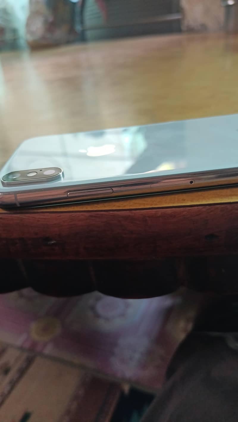 Apple iPhone XS 3