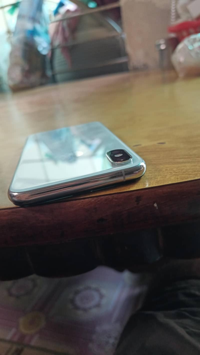 Apple iPhone XS 4
