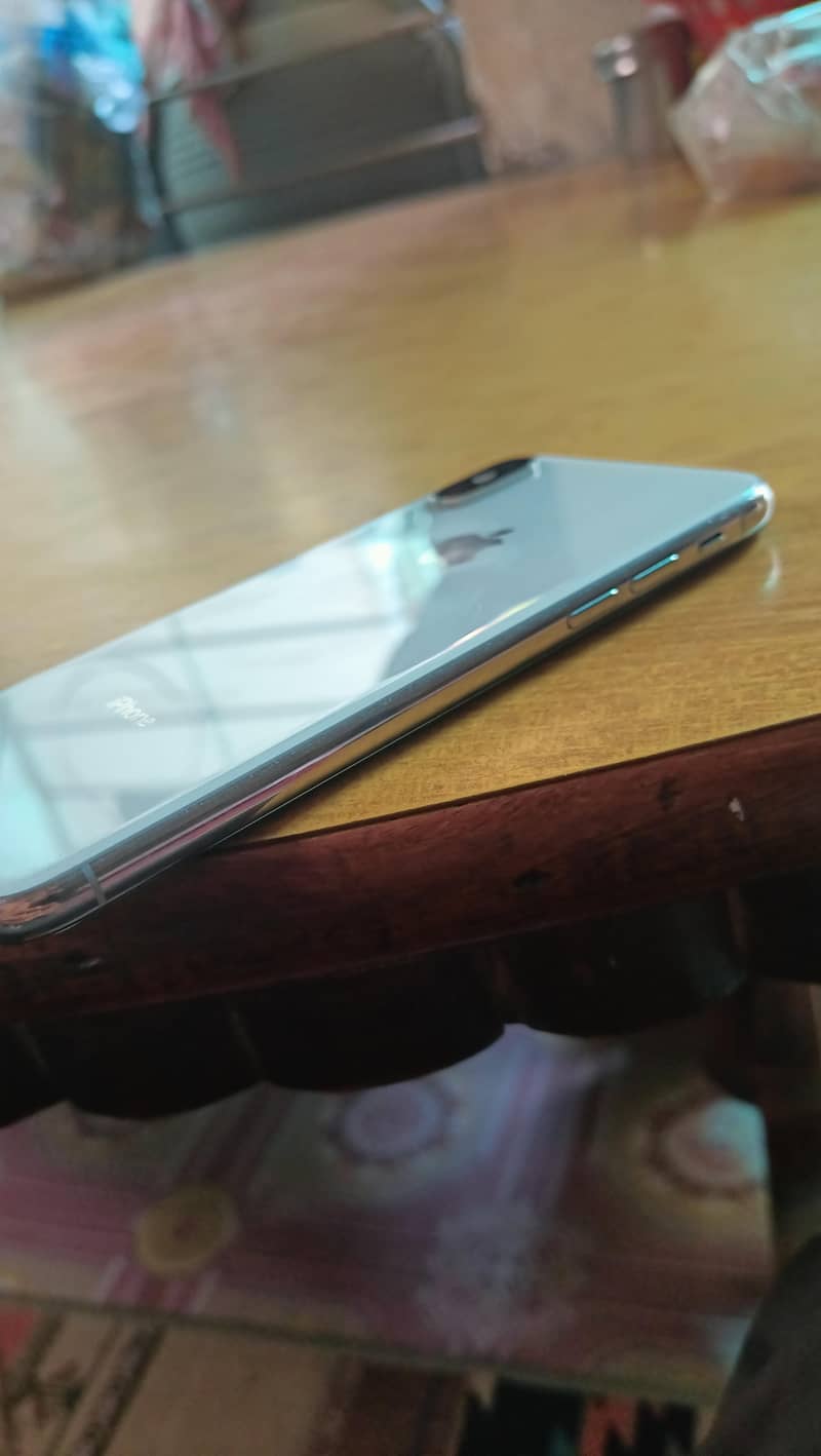 Apple iPhone XS 5