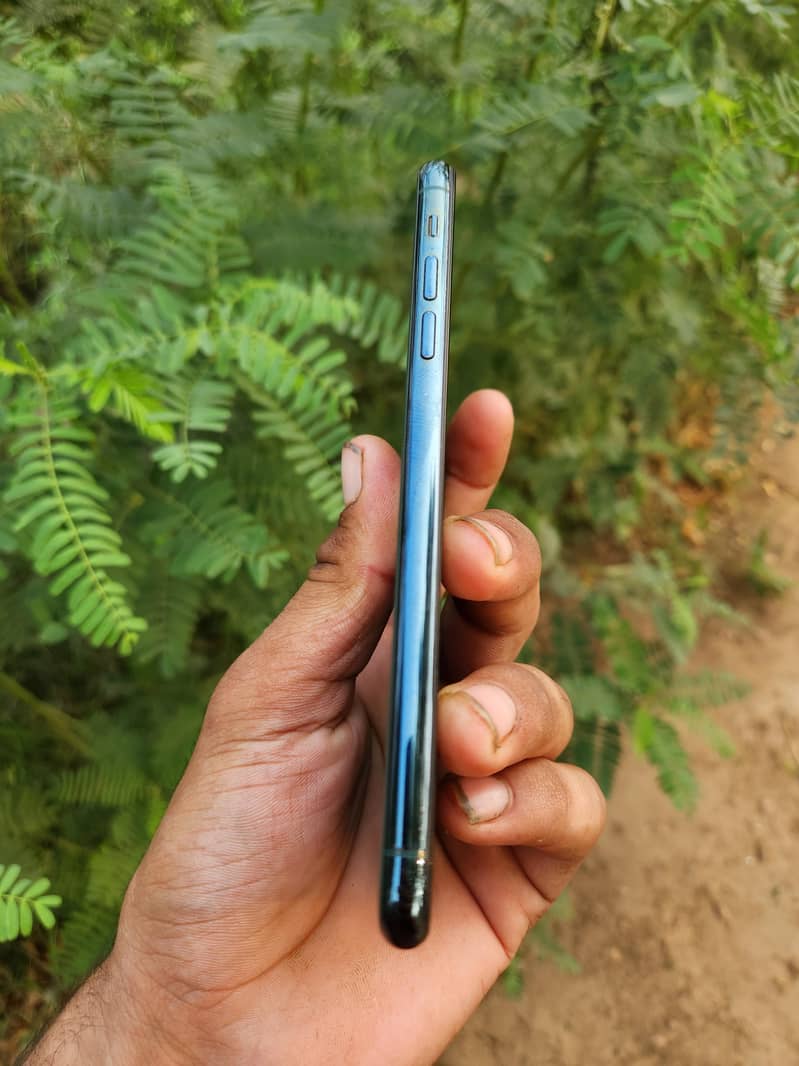 Apple iPhone 11 Pro Max 2