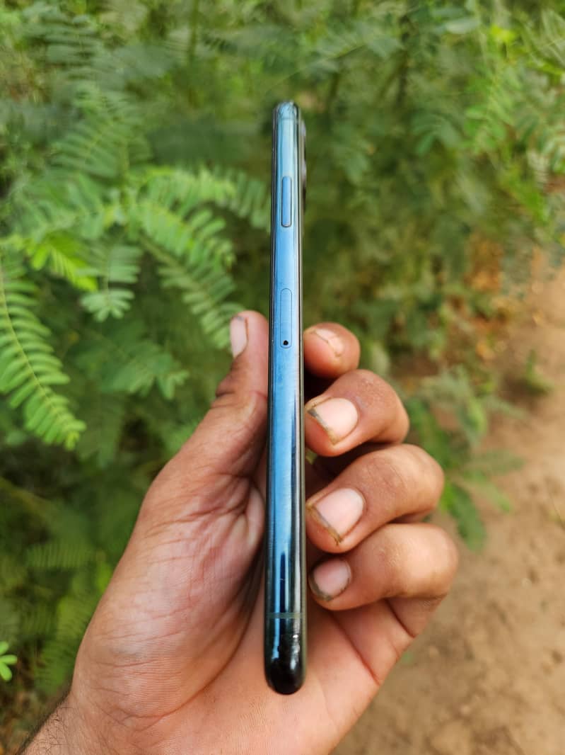 Apple iPhone 11 Pro Max 4