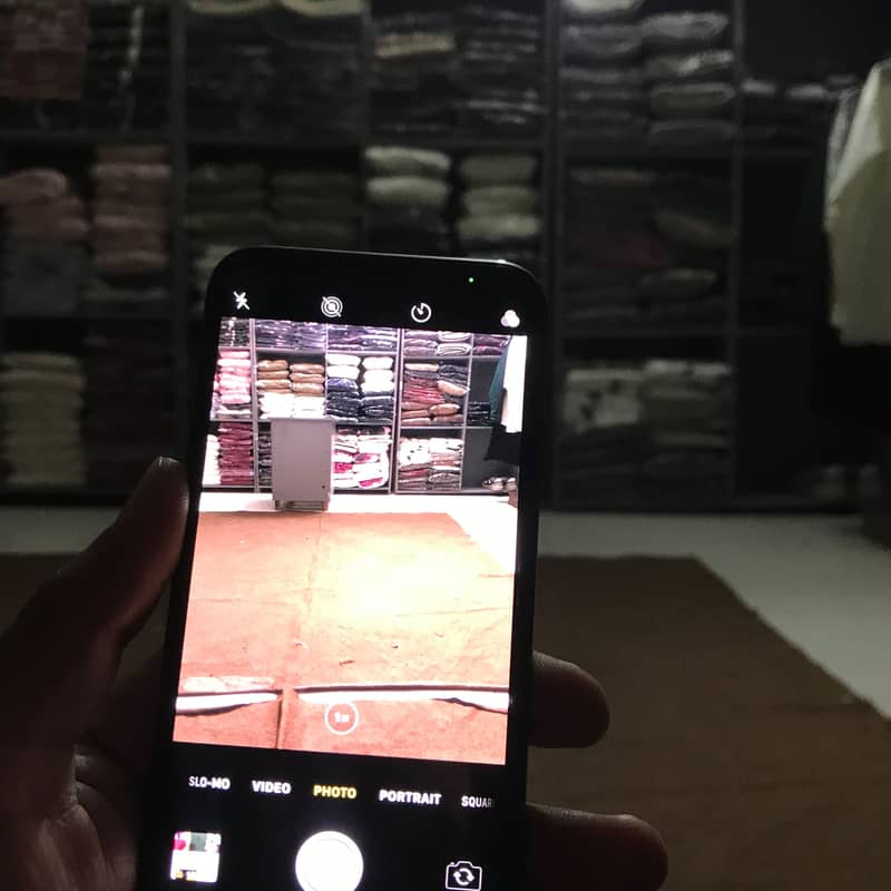Apple iPhone X 4