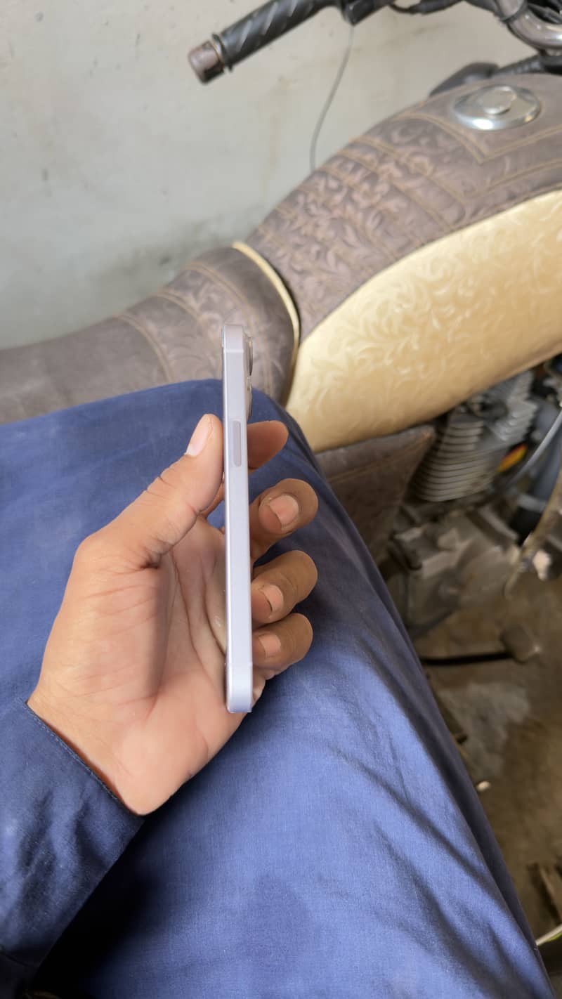 Apple iPhone 14 3
