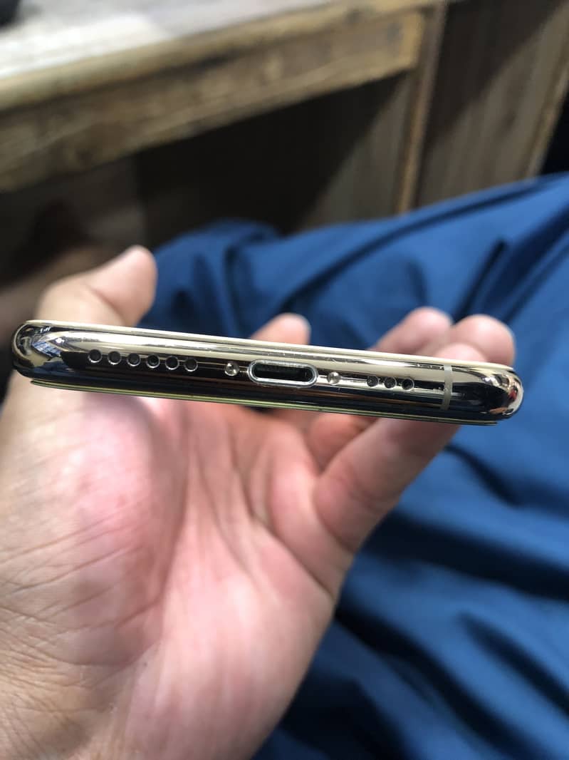 Apple iPhone XS 3