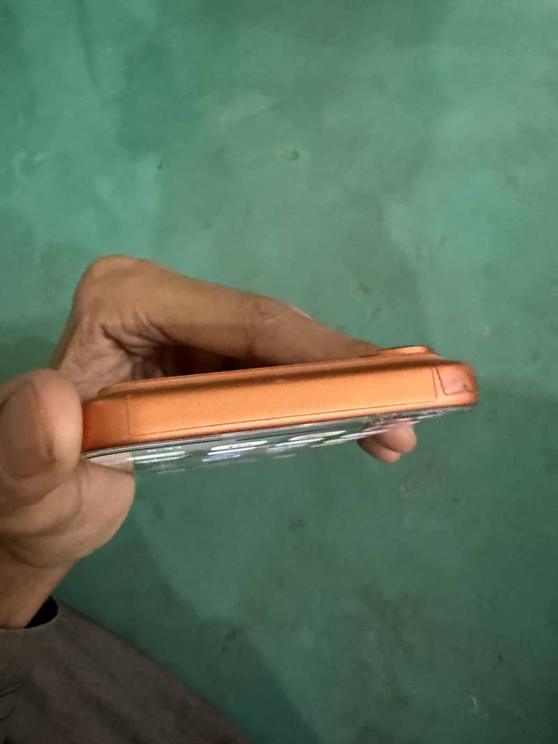 Apple iPhone 17 Pro Max 4