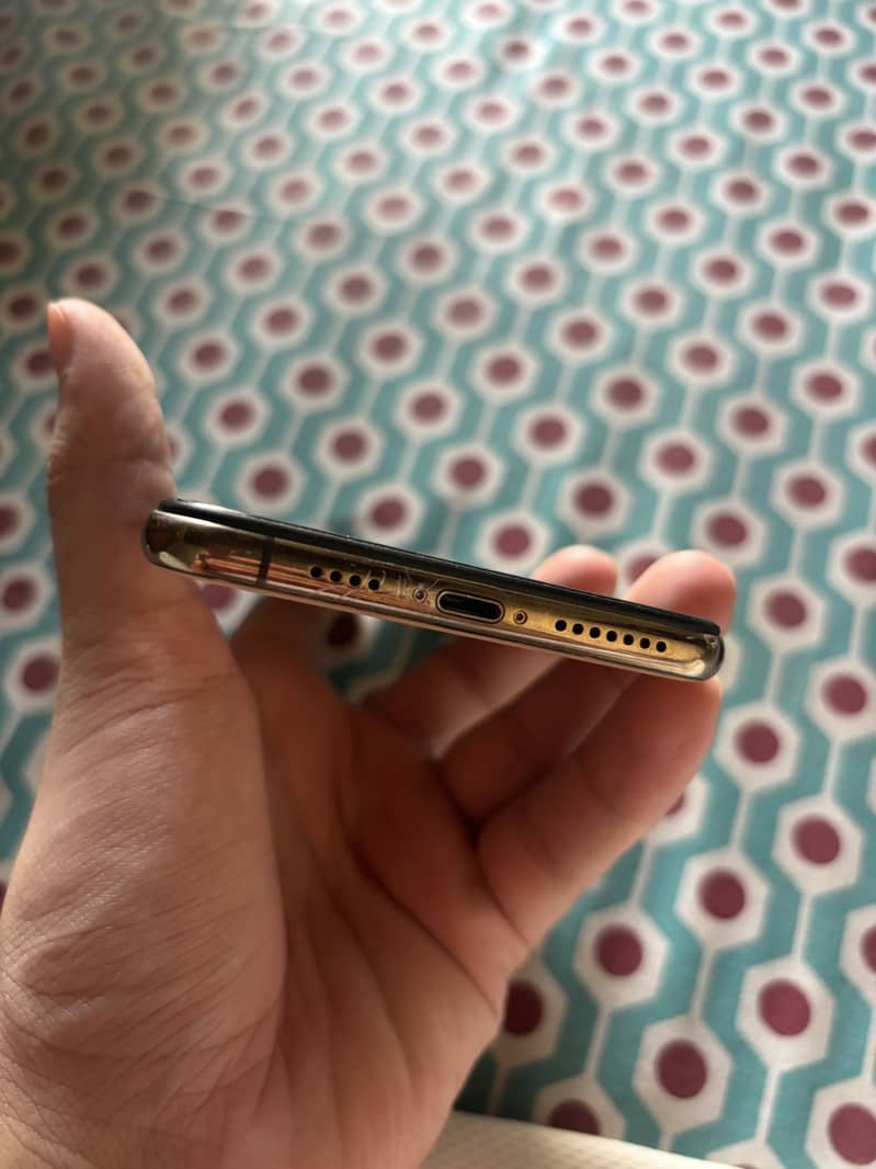 iPhone XS Max & IPhone 15 1