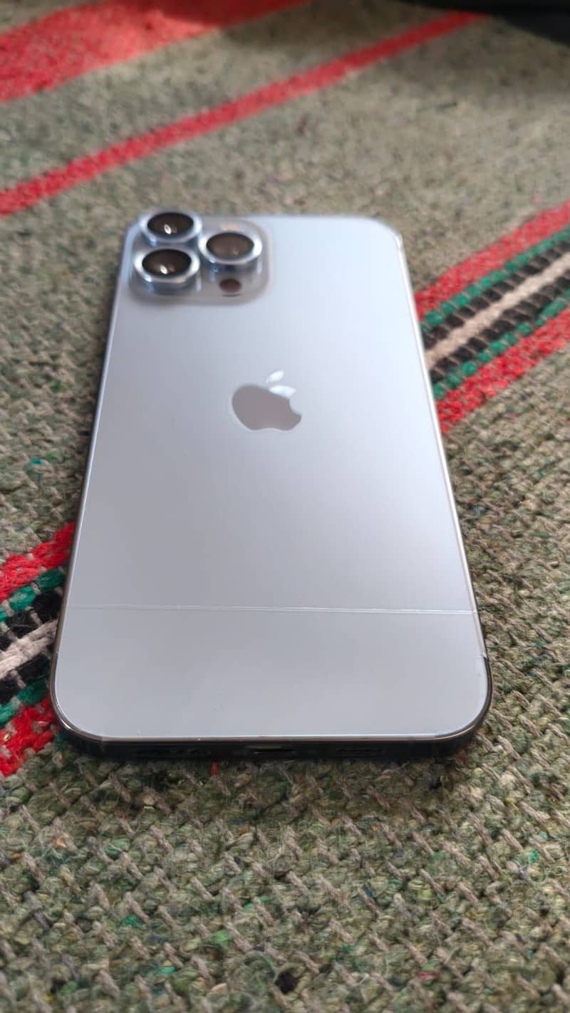 Apple iPhone 13 Pro Max 3